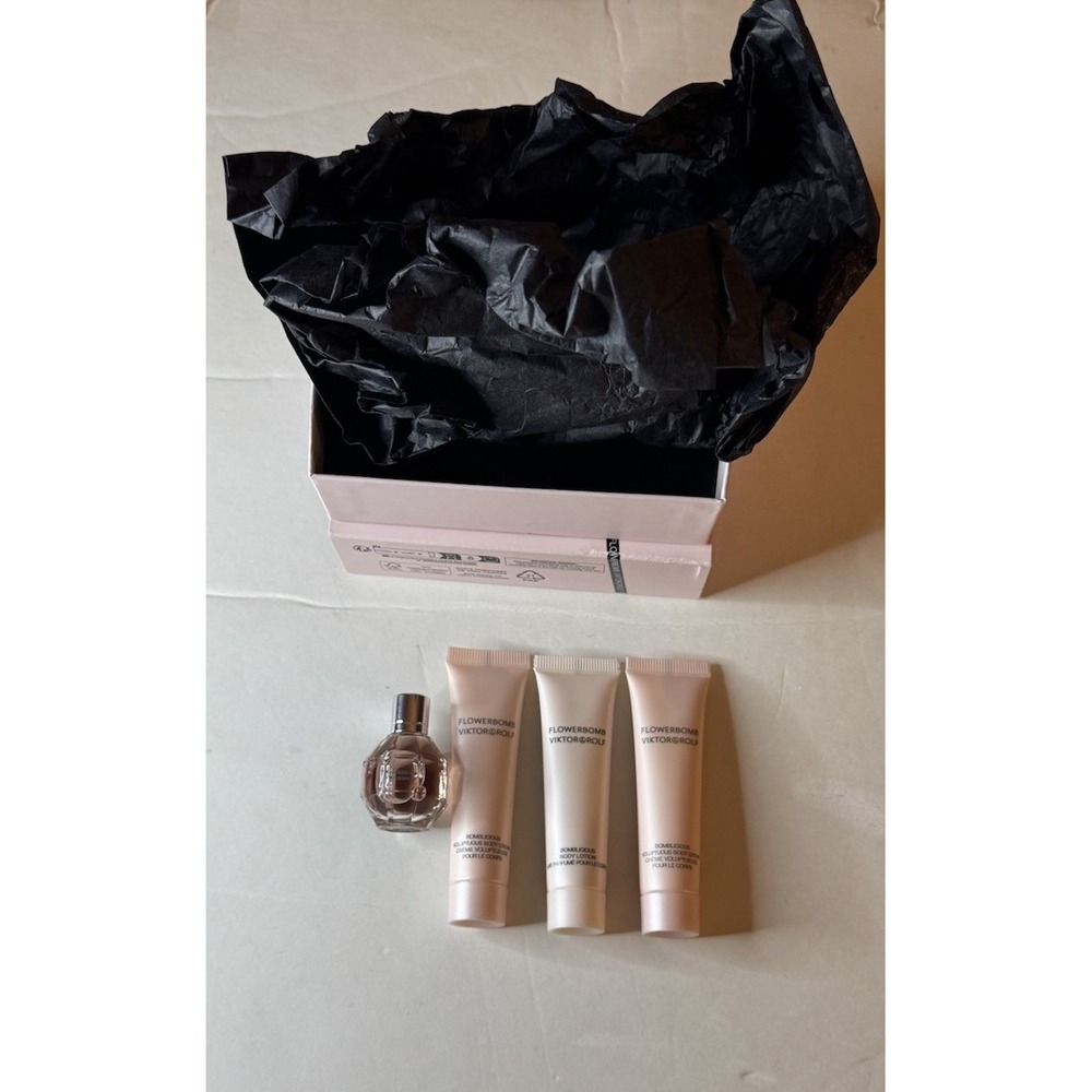 Flowerbomb Viktor & Rolf Women's 7ml/0.24 fl oz Mini Gift Set with Creams